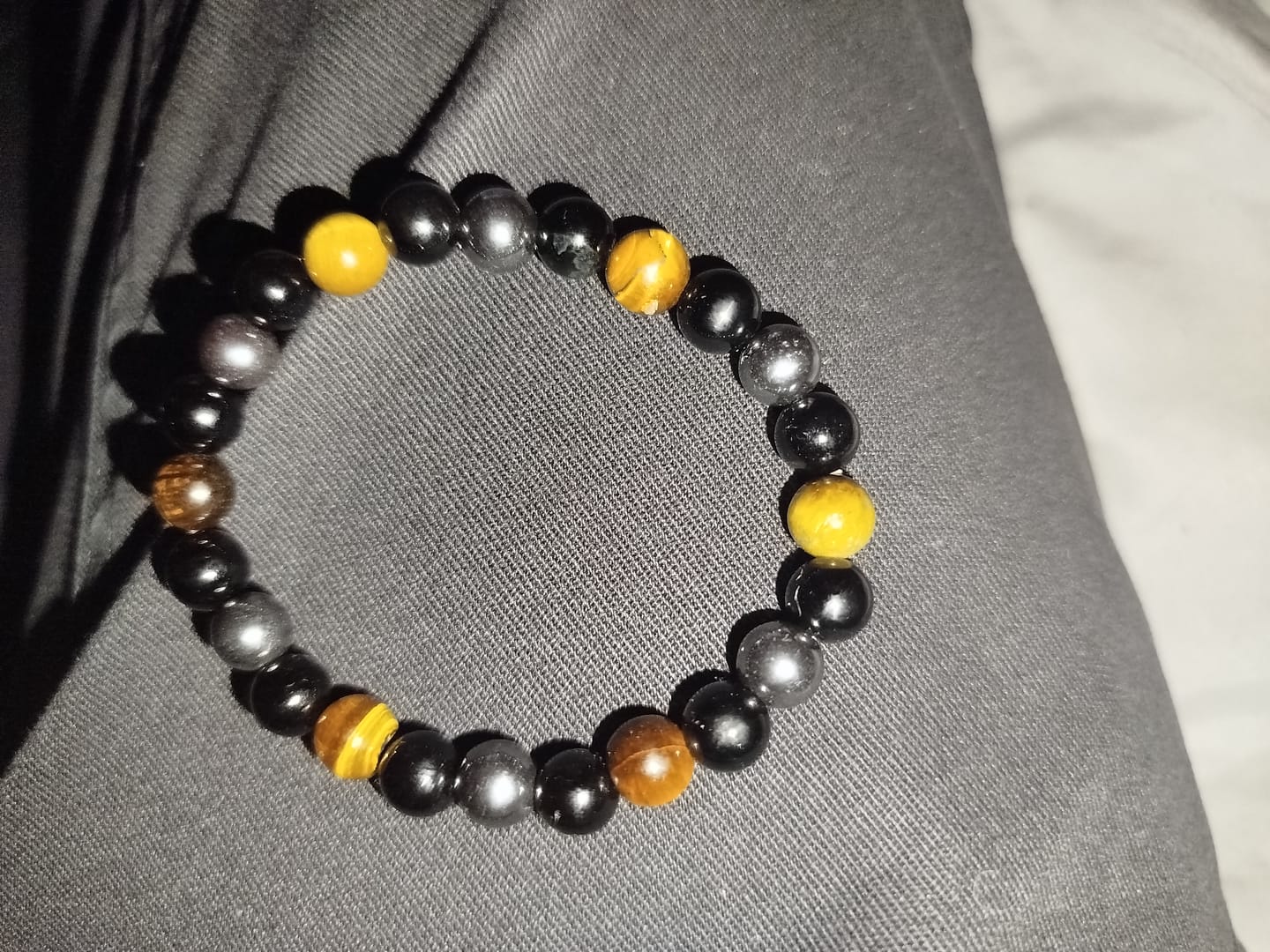 Customer photo review of Bracelet "Triple Protection" en Hématite, Oeil de Tigre et Obsidienne