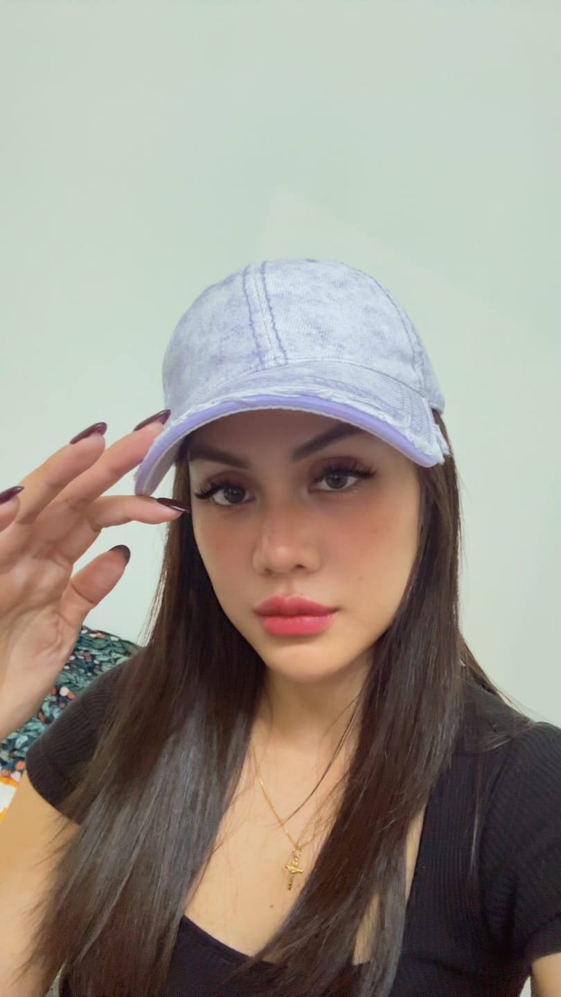 Customer photo review of Célio Muted Cap