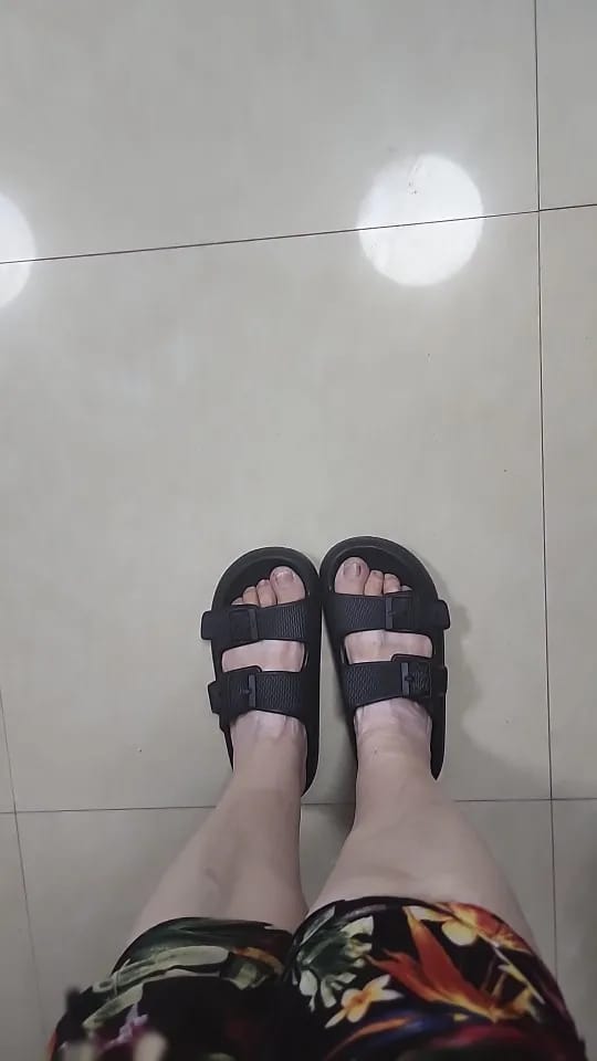 Customer photo review of The Snuggi Arch Support Thongs