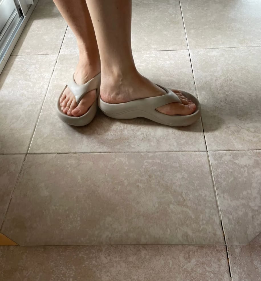 Customer photo review of The Snuggi Arch Support Thongs