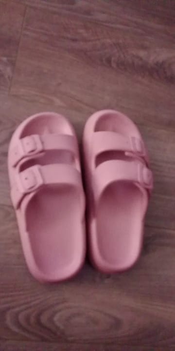 Customer photo review of The Snuggi Arch Support Thongs