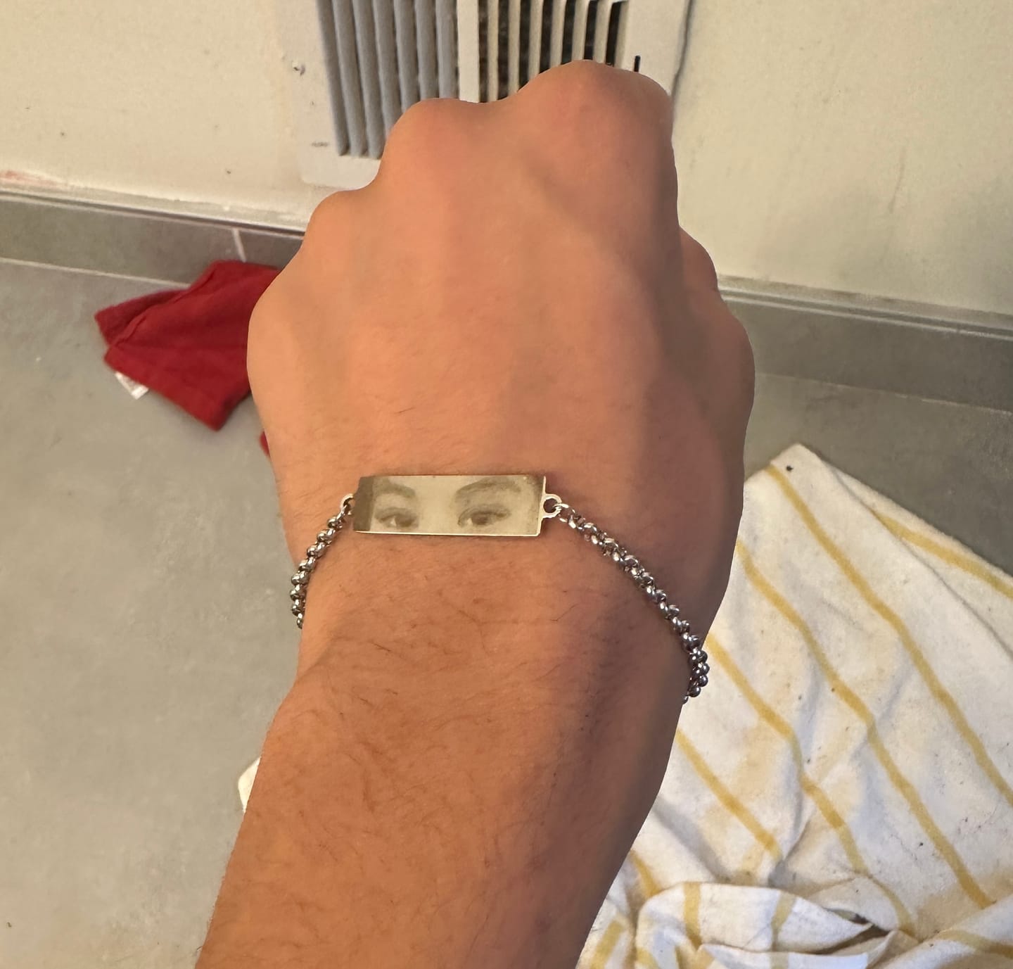 Customer photo review of Personalized Eye Photo Bracelet