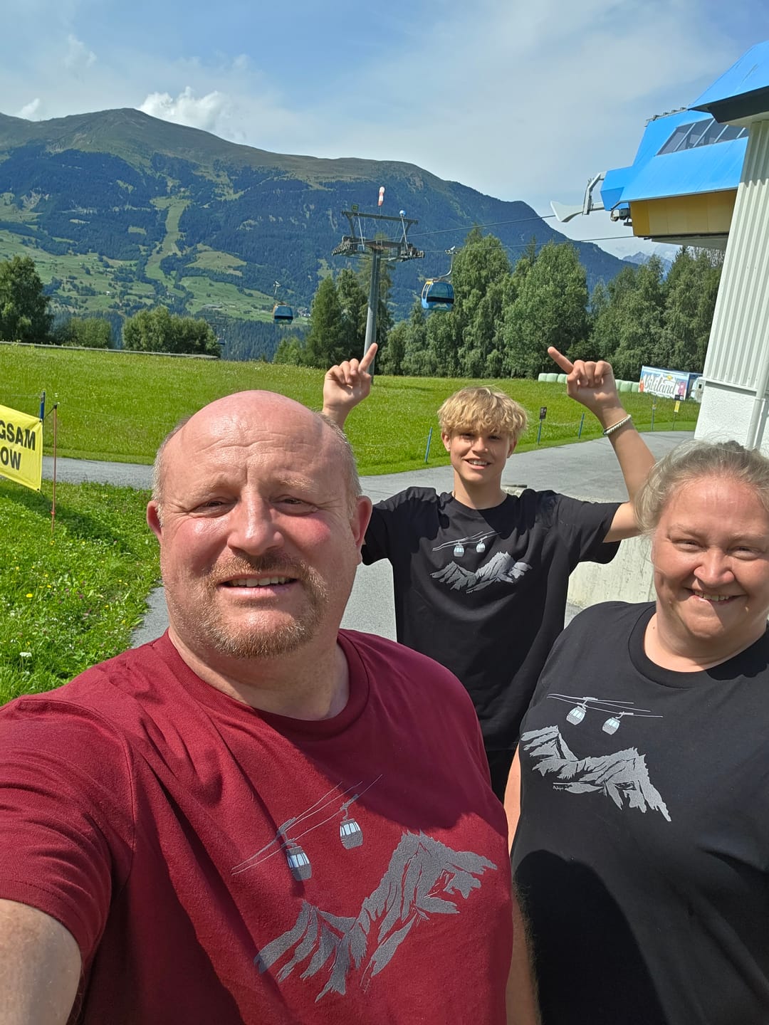 Customer photo review of 4er Gondel  - Herren Premium Organic T-Shirt