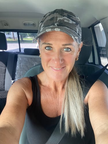 Customer photo review of JuvaBun Straight Magic Ponytail