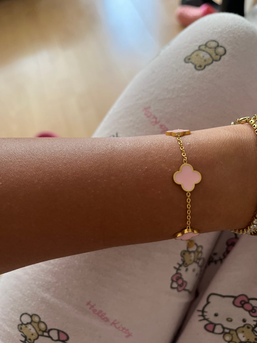Customer photo review of Pink Clover Armband | 18K vergoldet