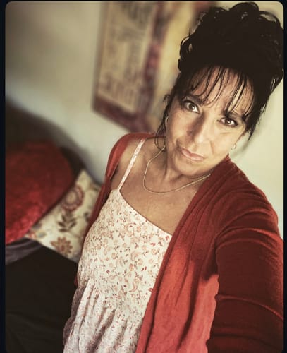 Customer photo review of JuvaBun Messy Bun