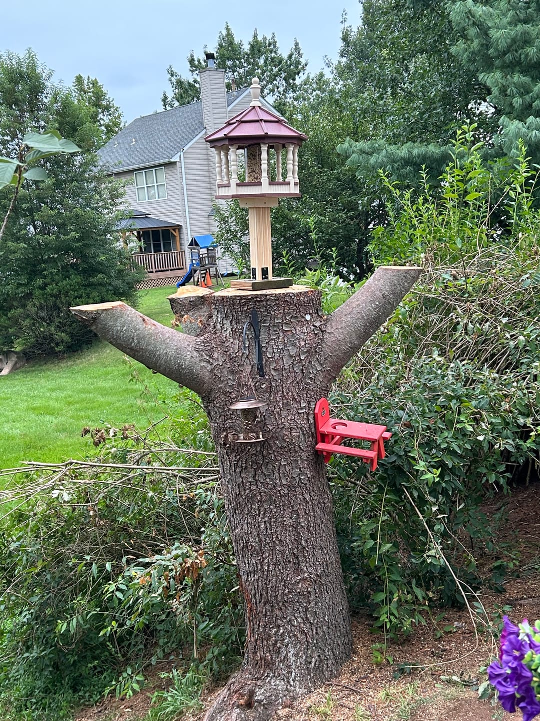 Customer photo review of Poly Large Post Mount Spindle Bird Feeder