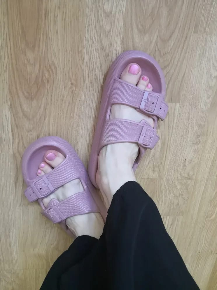 Customer photo review of The Snuggi Arch Support Thongs