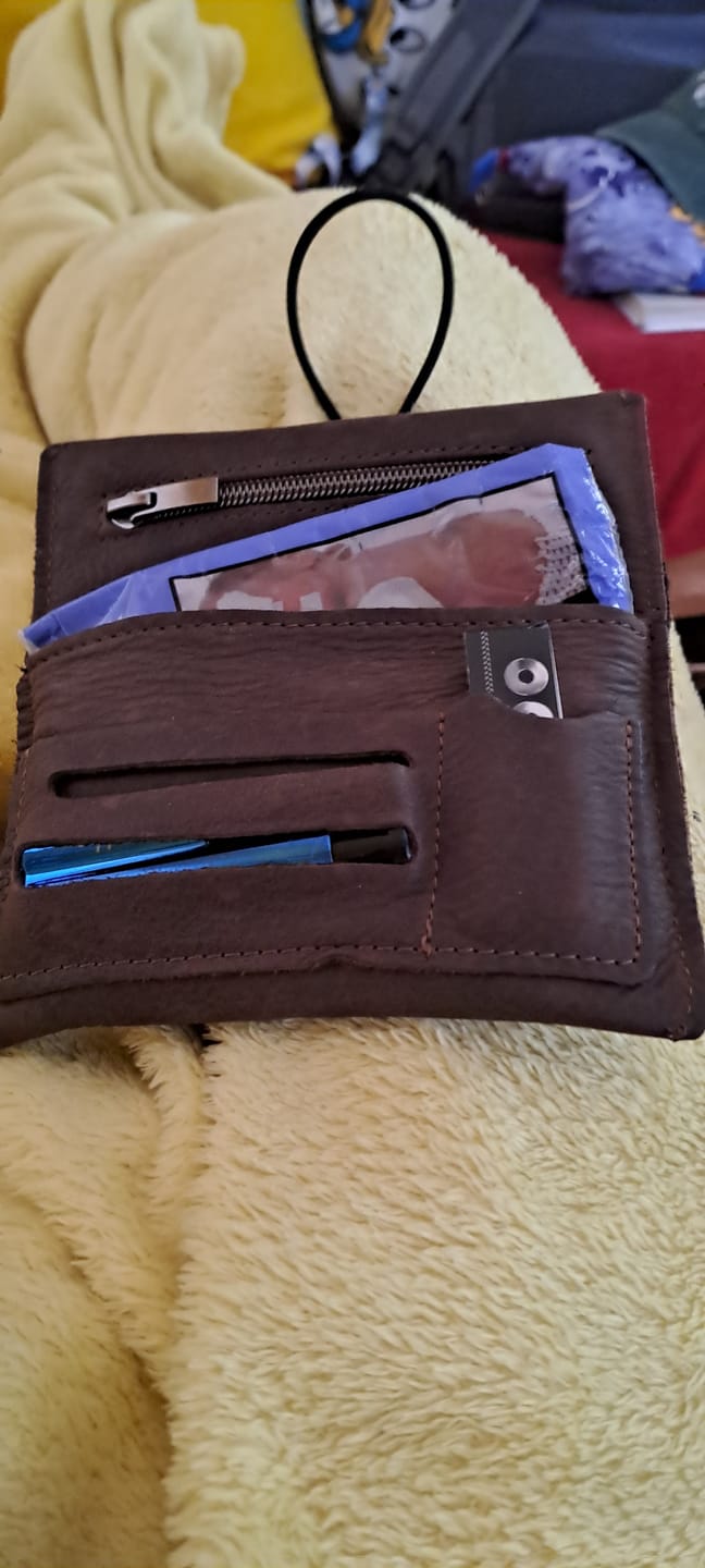 Customer photo review of Leder-Tabaktasche Sintra