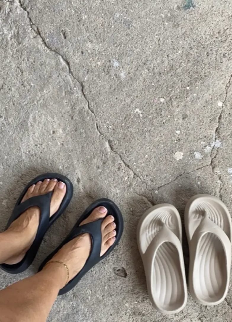 Customer photo review of The Snuggi Arch Support Thongs