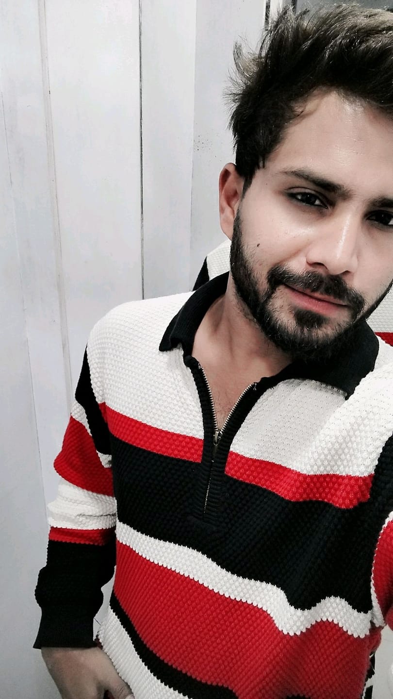Customer photo review of Multi Colour Regular Fit Full Sleeves T-Shirt