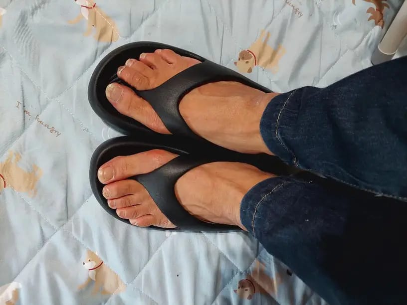 Customer photo review of The Snuggi Arch Support Thongs