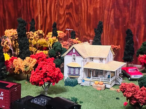 Customer photo review of Woodland Scenics 5046 Corner Porch House, HO Scale