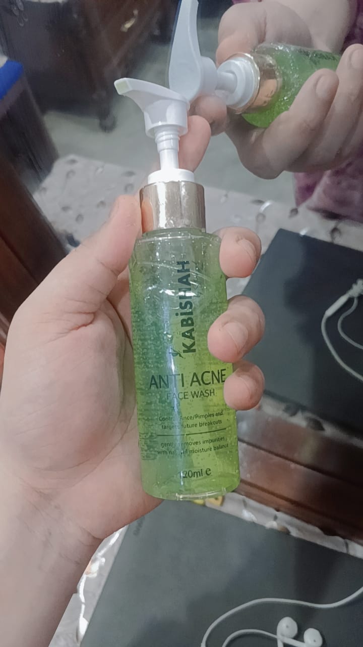 Customer photo review of ClearSkin Pro Anti Acne Face Wash