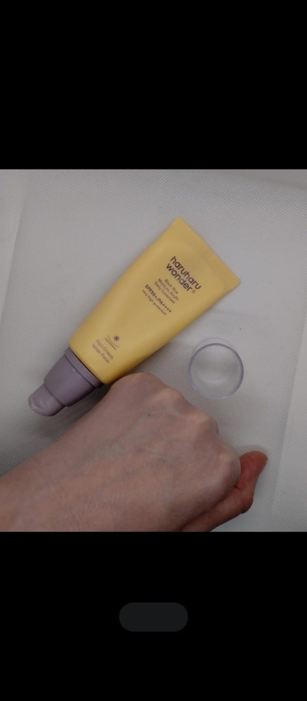 Customer photo review of BLACK RICE moisture airyfit daily sunscreen SPF50+ PA++++