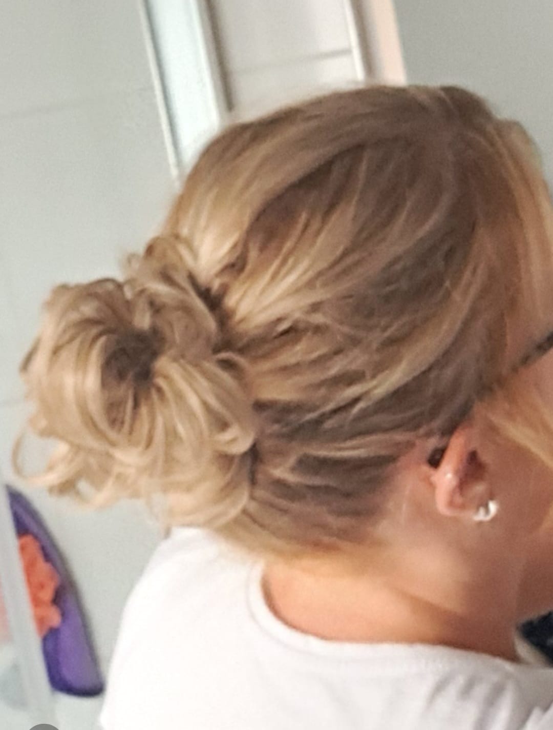 Customer photo review of Stranded Mini Messy Bun - #10/16 Vanilla Bomb