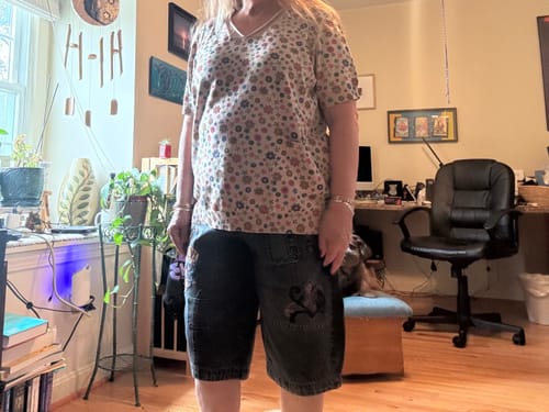 Customer photo review of Women Retro Flower Embroidery Denim Fifth Pants