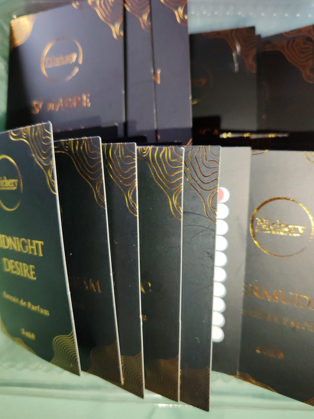 Customer photo review of 6x2 ml Férfi & Unisex csomag: Azure-Oudness-Etheris-Euphoria-Carpe Diem-Sombre