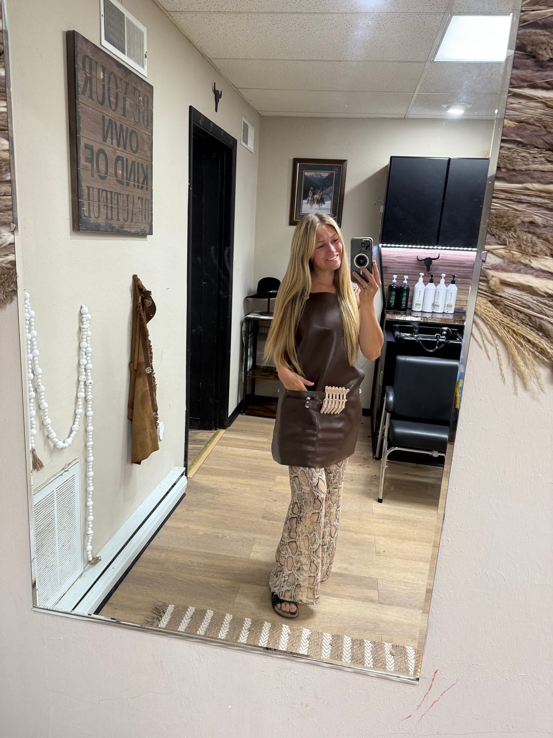 Customer photo review of Full Leather Apron Cross-back Snap (BLEACH PROOF)