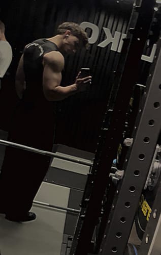 Customer photo review of Compression SleeveLess "FingerPrint"