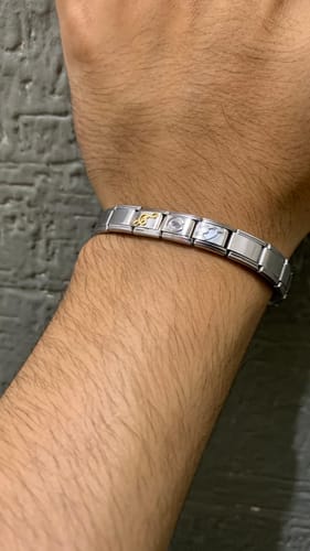 Customer photo review of Charm Inicial Plateada