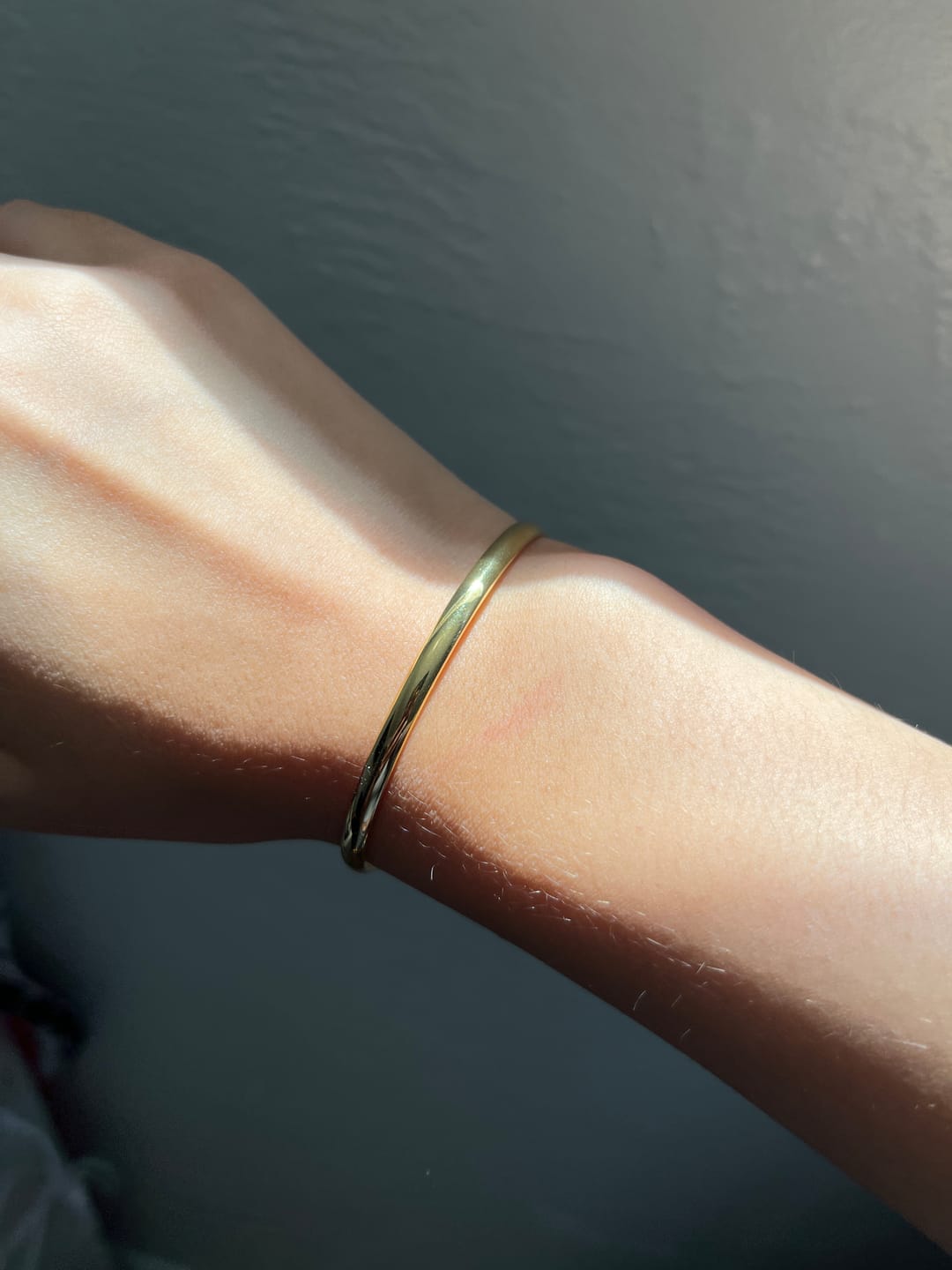 Customer photo review of Minimal Bangle Bracelet