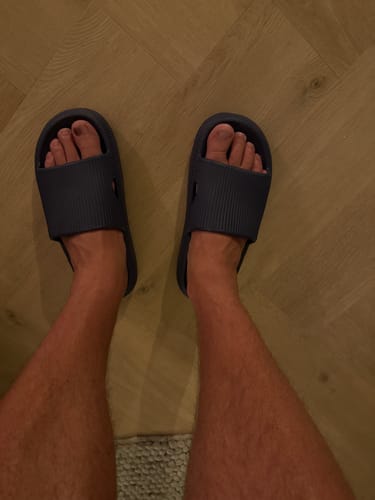 Customer photo review of HappyFlops