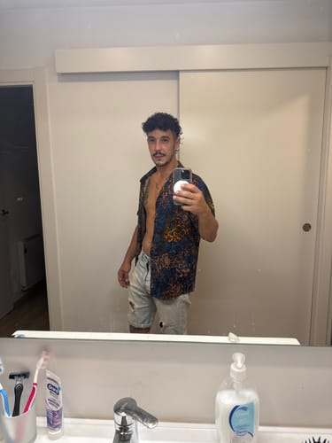 Customer photo review of Chemise de villégiature à manches courtes pour homme, motif floral rétro, 100 % rayonne