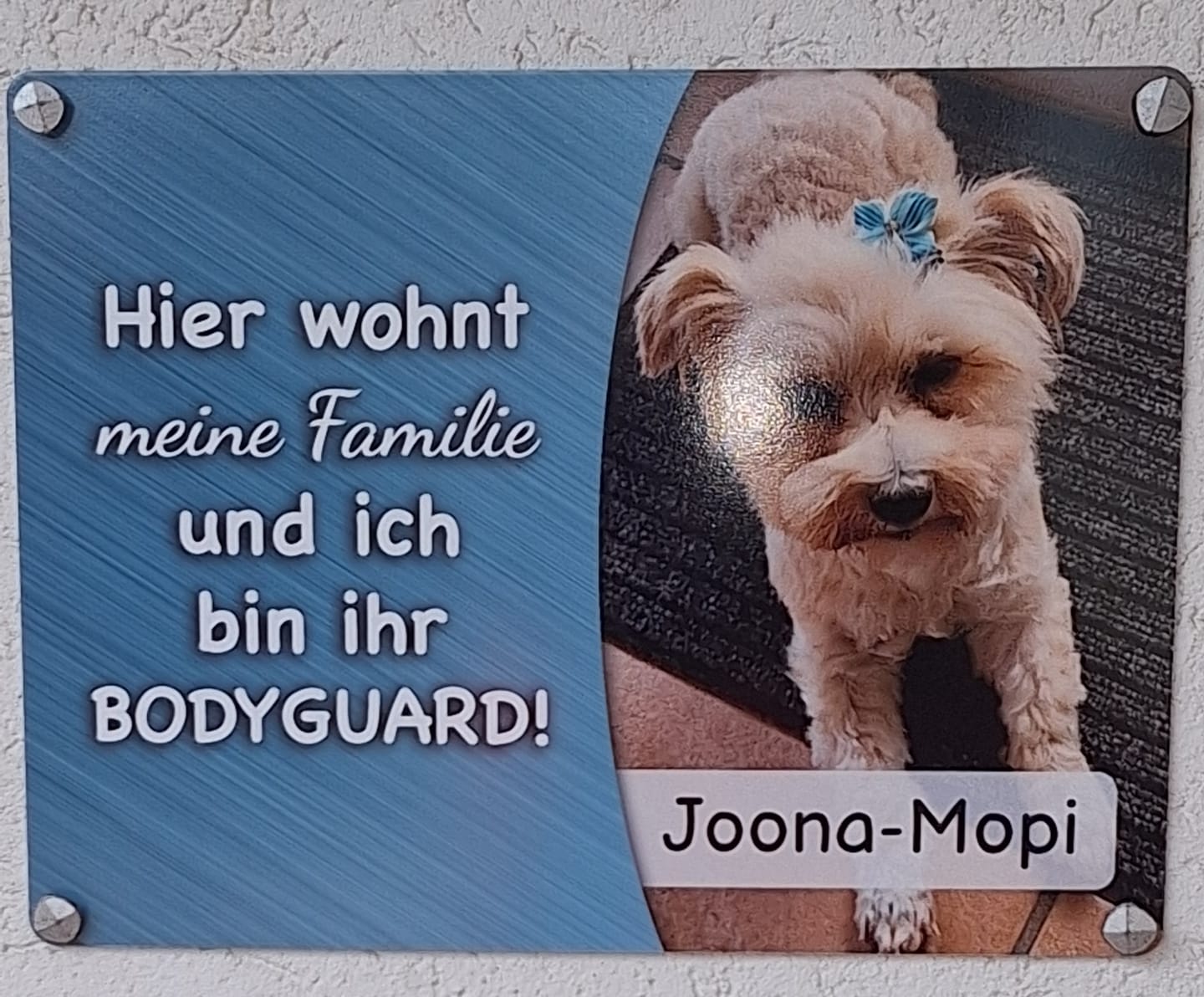 Customer photo review of Hunde-Türschild mit Foto & Wunschtext (UV- UND WETTERFEST) - Angebot beim Kauf eines 2. Schildes