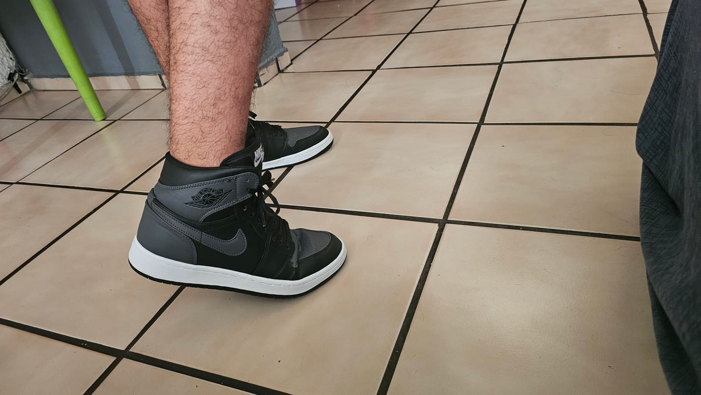 Customer photo review of Tenis Retro 1 Gris Inter
