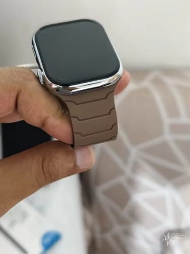 Customer photo review of Magnetic Silicone Apple Watch Band