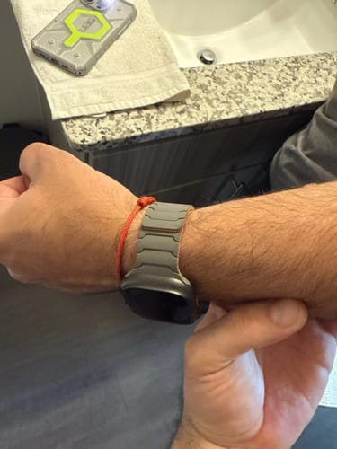 Customer photo review of Magnetic Silicone Apple Watch Band