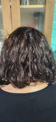 Reseña con foto de un cliente sobre Henna Jamila Hair -  Cobrizo Natural y Duradero  👩🏼‍🦰