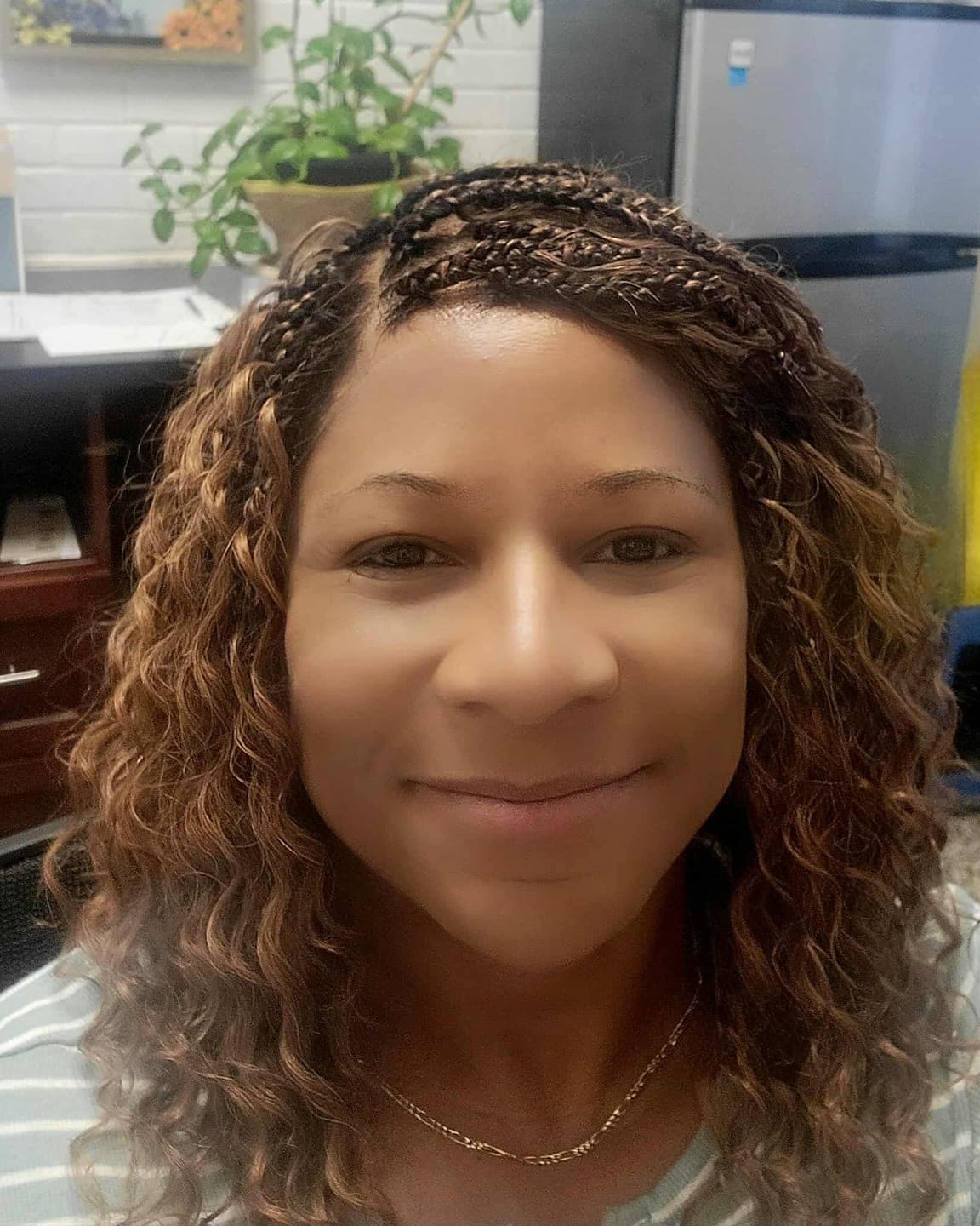 Customer photo review of Kiki - 16" Pre Bleached Swiss HD Lace Human Hair Curls Full Lace Knotless Boho Box Braided Wig