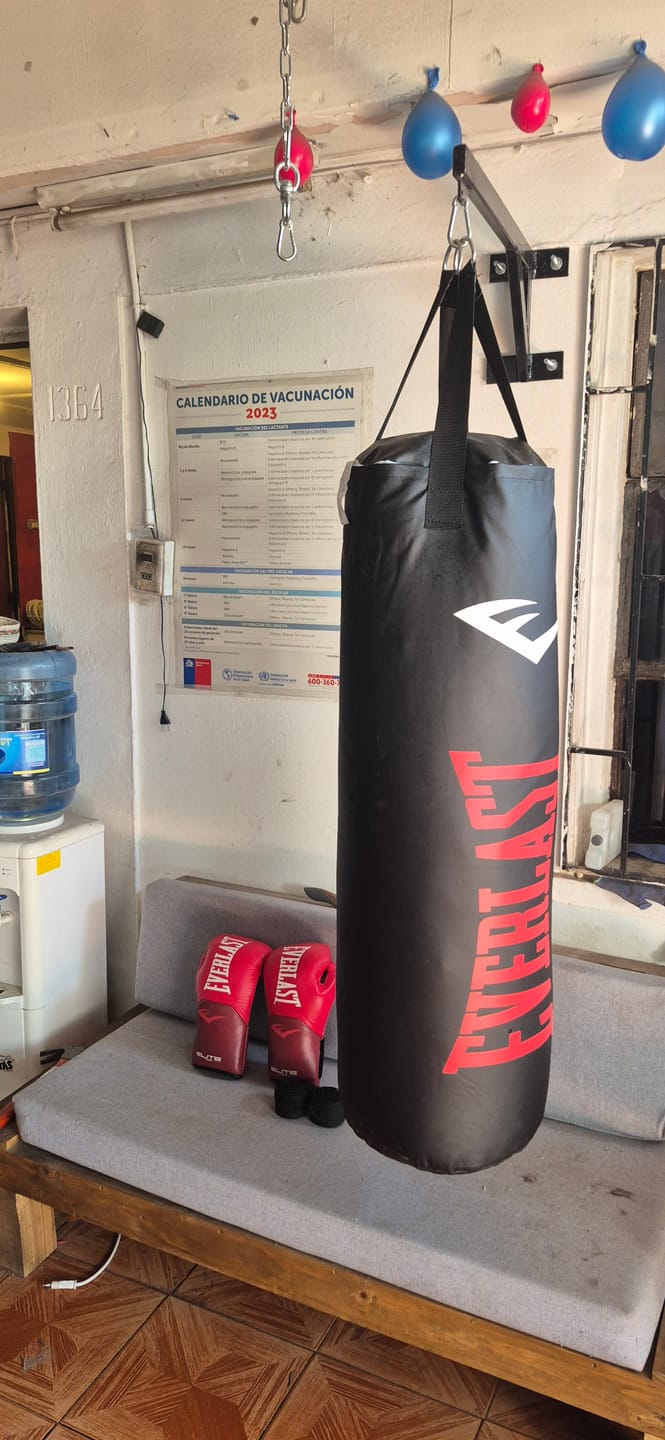 Customer photo review of Saco De Boxeo Everlast Powerlock Nevatear 100cm NG/RJ