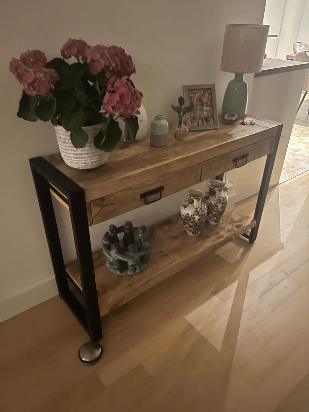Customer photo review of Sidetable met twee lades | 120 x 35 x 76 cm | Mangohout
