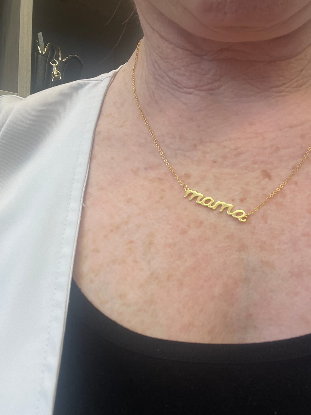Customer photo review of Mama Nameplate Chain Necklace