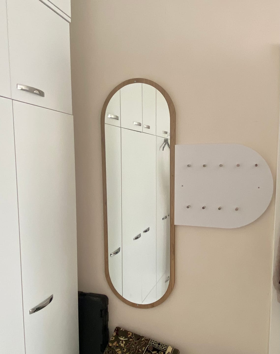 Customer photo review of Rani P3 Aynalı Duvar Askısı Boy Aynası Sepet Ceviz - Beyaz Vestiyer