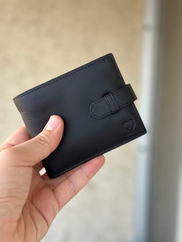 Customer photo review of Billetera Sintra Negro