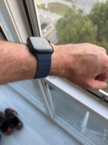 Customer photo review of Magnetic Silicone Apple Watch Band
