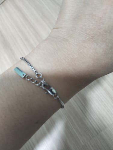 Customer photo review of Taylor Minimal Bracelet