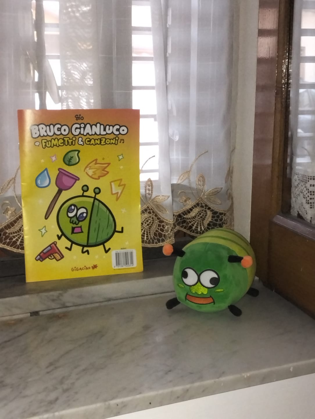 Customer photo review of Peluche Bruco Gianluco + Albo Fumetti e Canzoni!