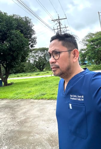 Customer photo review of 4-Pocket MoveTech® Scrub Top - Men / Navy