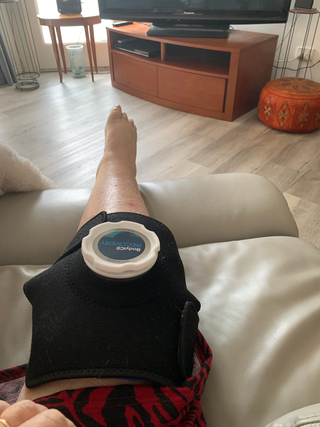Customer photo review of Medium Universal Knee Ice Pack