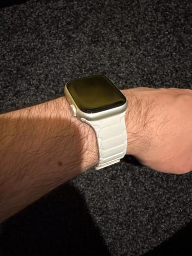 Customer photo review of Magnetic Silicone Apple Watch Band