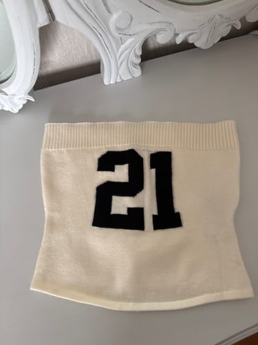 Customer photo review of WARDEN EDGE Strapless Knit Tube Top with Bold “21” Motif