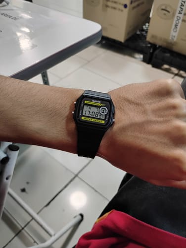 Customer photo review of Reloj Casio Vintage F-94WA-9JH Franjas Amarillas JDM