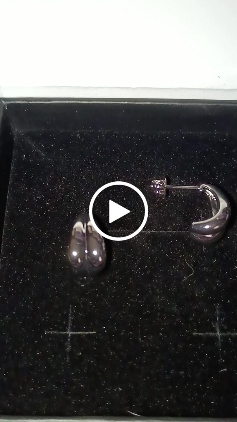 Customer video review of Shae 18k White Gold Plated Semi-Hoop Curved Stud Earrings