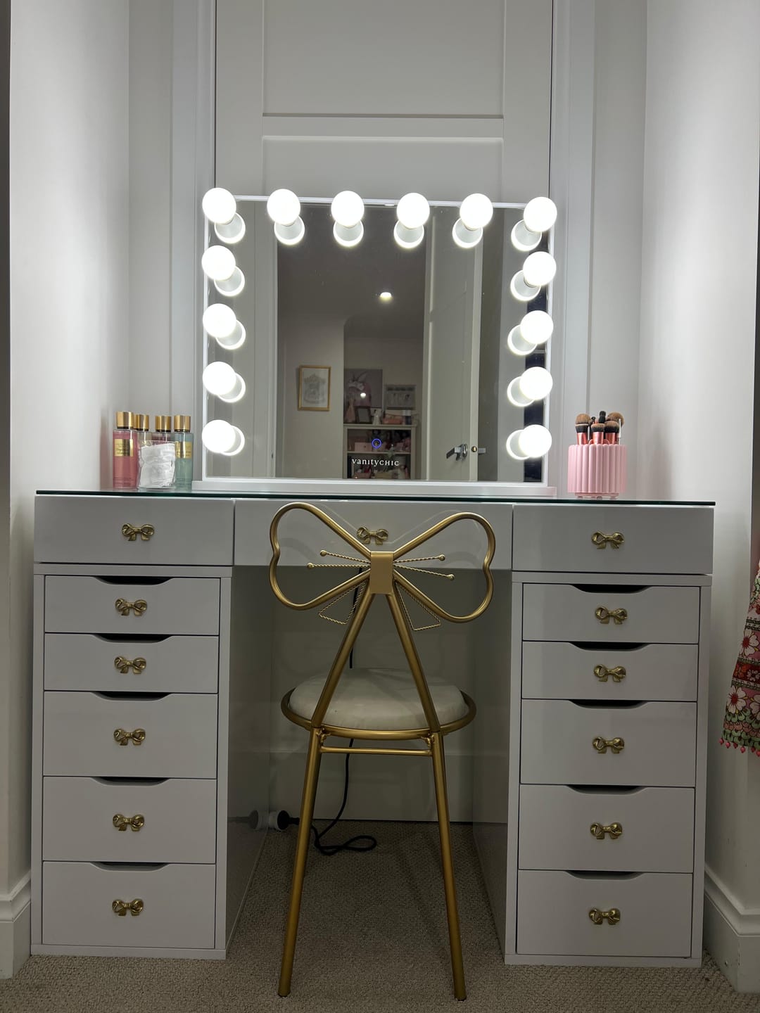 Customer photo review of Mini ARIA Beauty Station + Large YSABEL Makeup Mirror with Lights