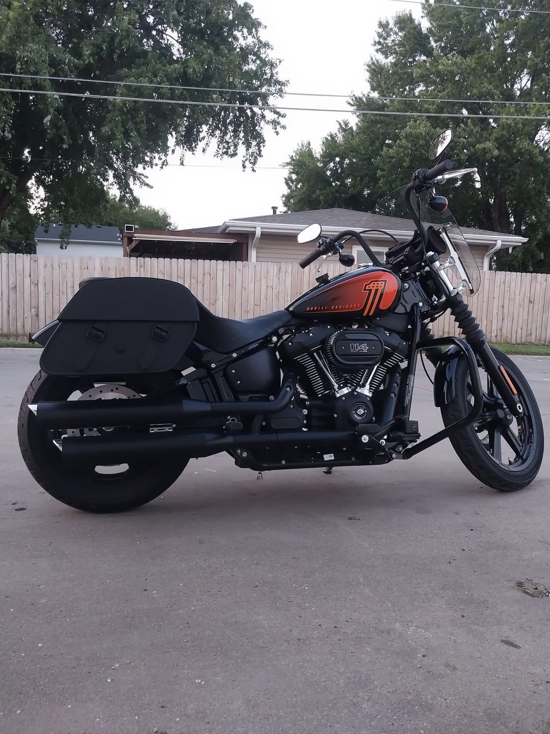Customer photo review of 28L - Baelor Medium Quick Mount Motorcycle Saddlebags For Harley Softail Street Bob FXBB